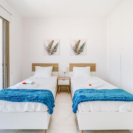 Adolina Apartments By Ezoria Villas Paphos Bagian luar foto