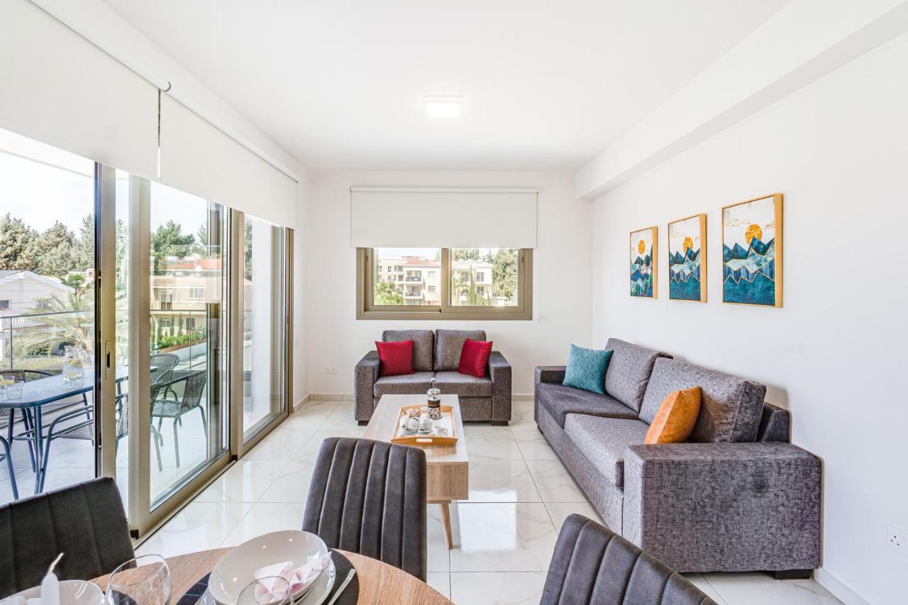 Adolina Apartments By Ezoria Villas Paphos Bagian luar foto