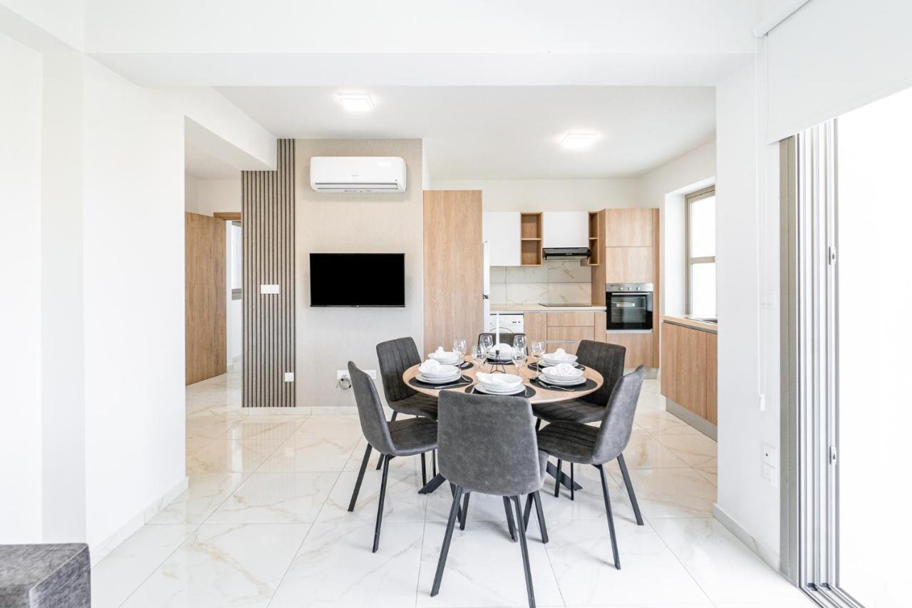 Adolina Apartments By Ezoria Villas Paphos Bagian luar foto