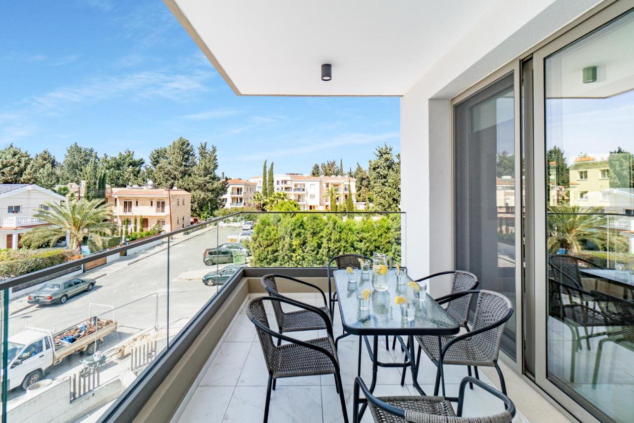 Adolina Apartments By Ezoria Villas Paphos Bagian luar foto