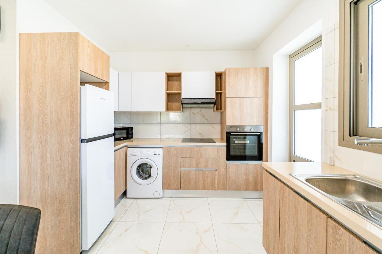 Adolina Apartments By Ezoria Villas Paphos Bagian luar foto