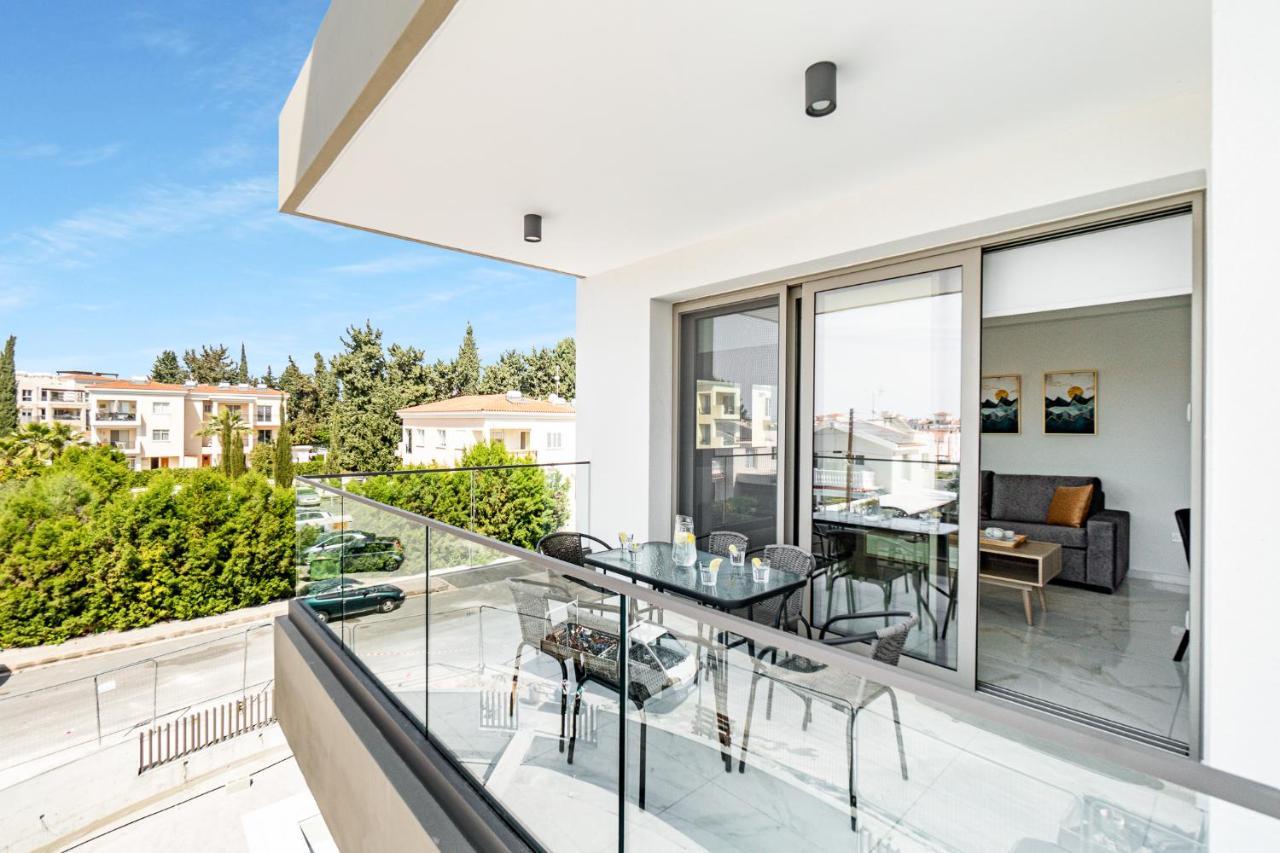 Adolina Apartments By Ezoria Villas Paphos Bagian luar foto