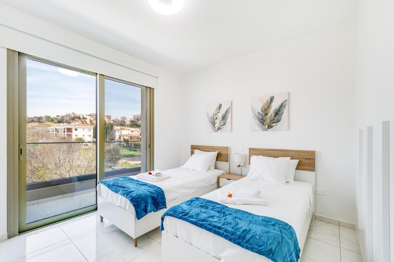 Adolina Apartments By Ezoria Villas Paphos Bagian luar foto