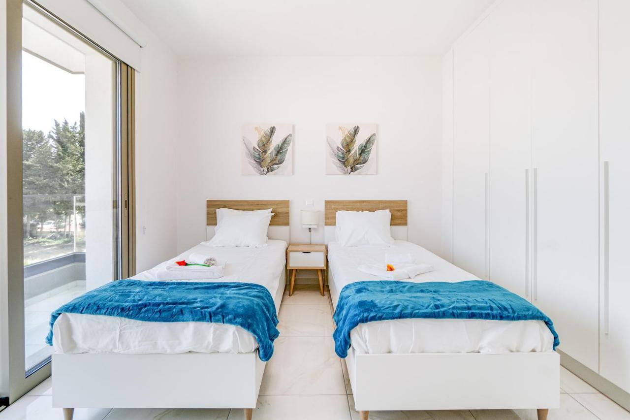 Adolina Apartments By Ezoria Villas Paphos Bagian luar foto