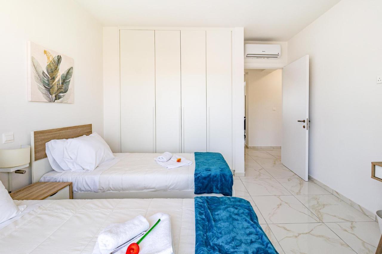 Adolina Apartments By Ezoria Villas Paphos Bagian luar foto