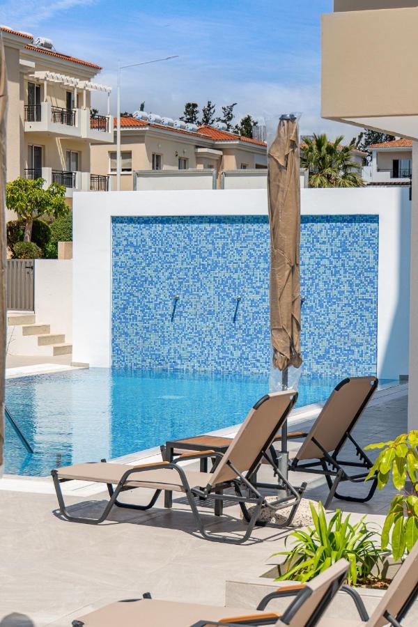 Adolina Apartments By Ezoria Villas Paphos Bagian luar foto