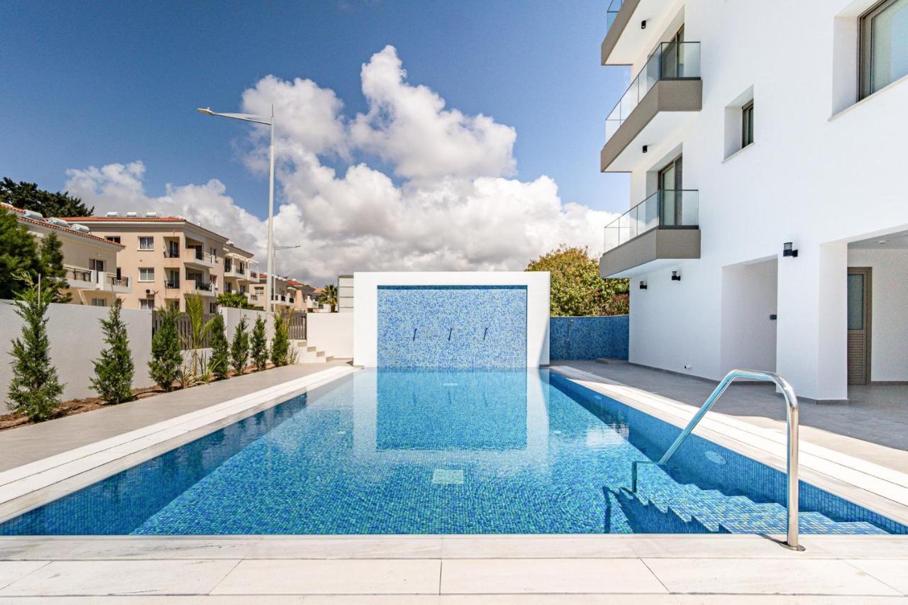 Adolina Apartments By Ezoria Villas Paphos Bagian luar foto