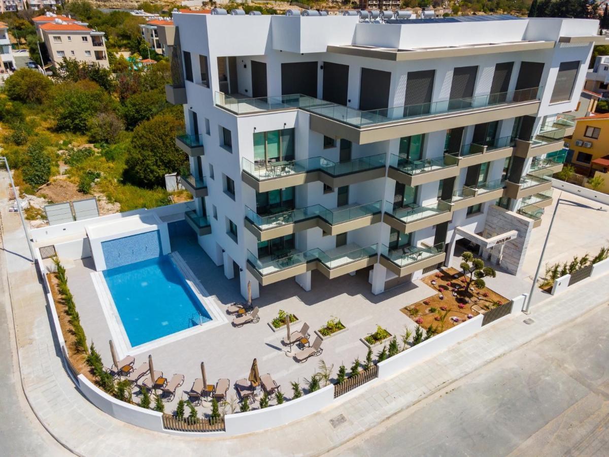 Adolina Apartments By Ezoria Villas Paphos Bagian luar foto