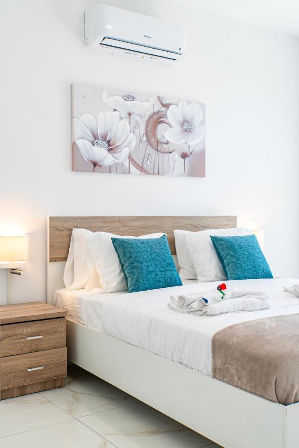 Adolina Apartments By Ezoria Villas Paphos Bagian luar foto