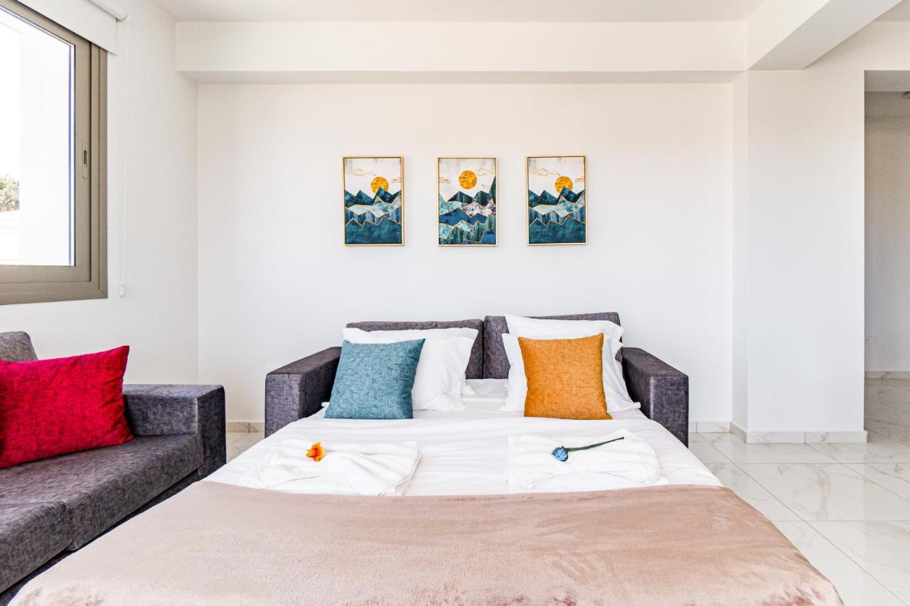 Adolina Apartments By Ezoria Villas Paphos Bagian luar foto