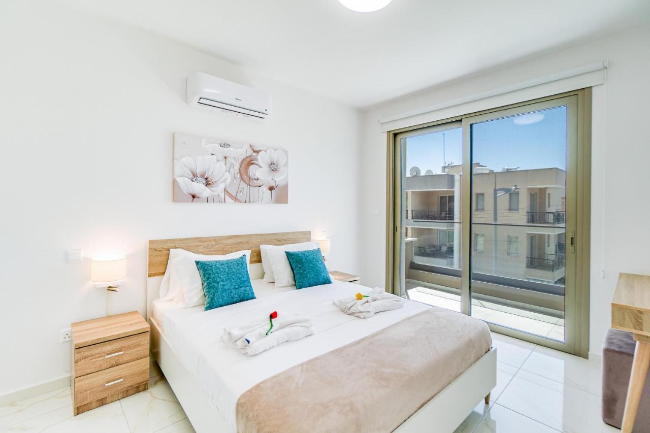 Adolina Apartments By Ezoria Villas Paphos Bagian luar foto