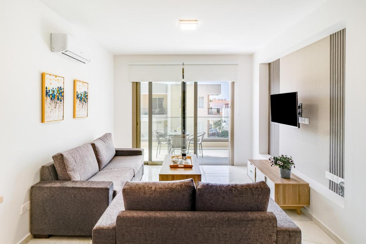 Adolina Apartments By Ezoria Villas Paphos Bagian luar foto