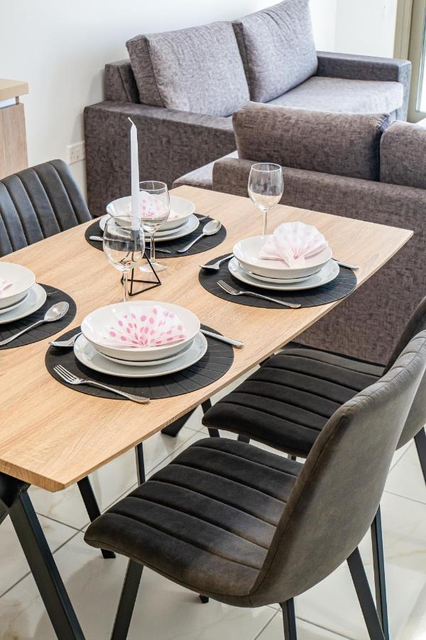 Adolina Apartments By Ezoria Villas Paphos Bagian luar foto