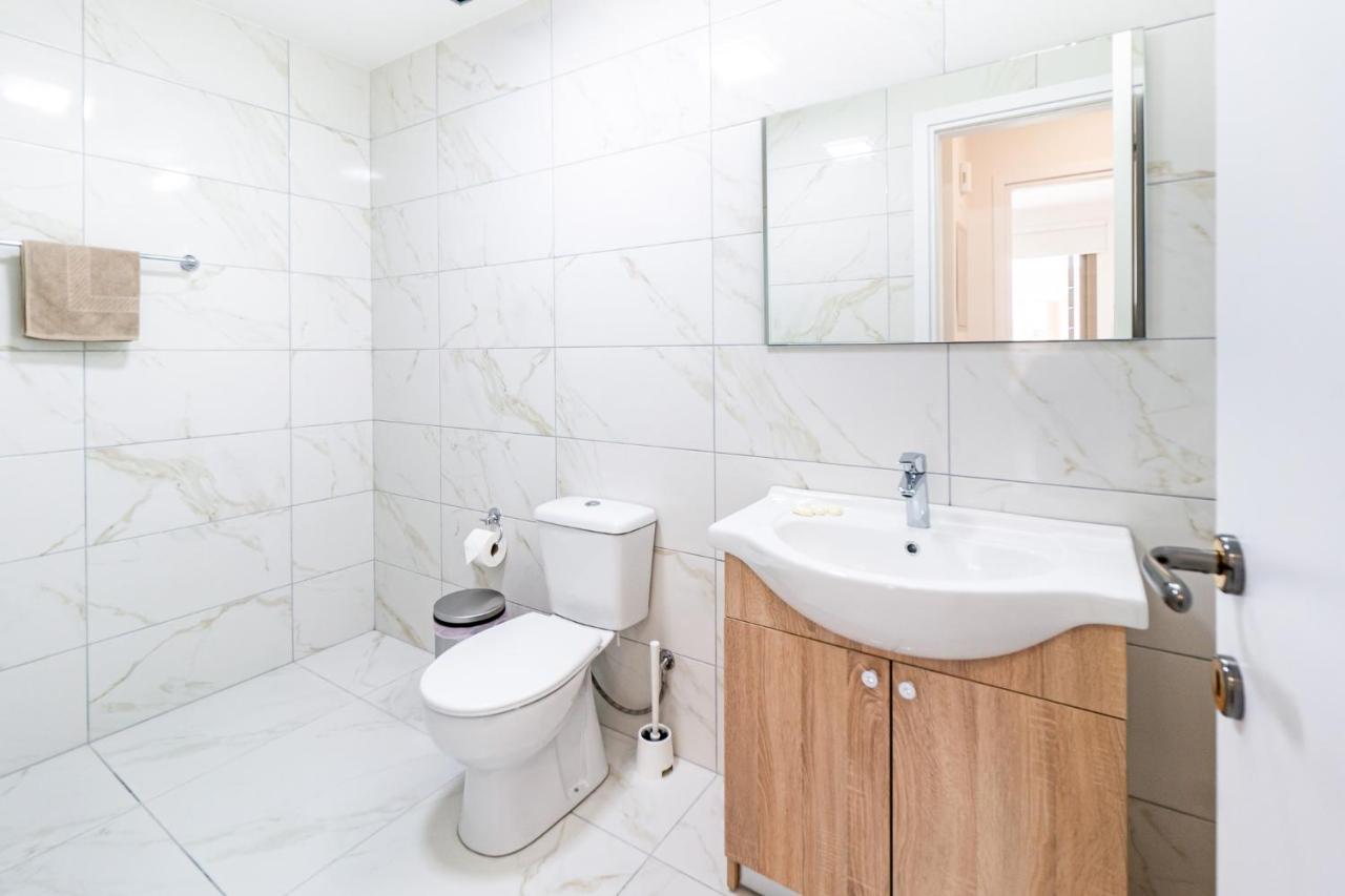 Adolina Apartments By Ezoria Villas Paphos Bagian luar foto