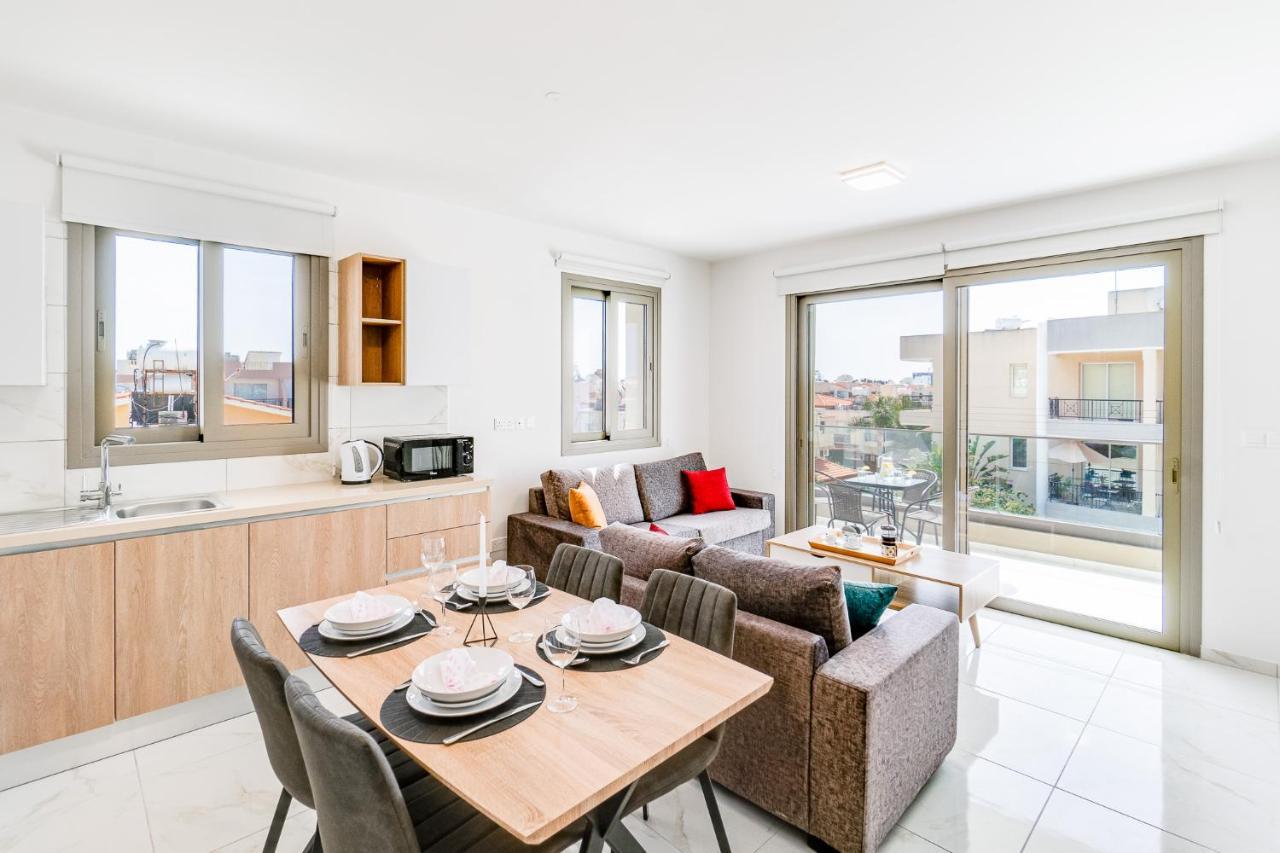 Adolina Apartments By Ezoria Villas Paphos Bagian luar foto