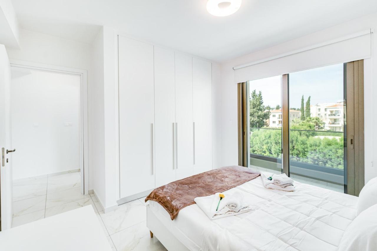 Adolina Apartments By Ezoria Villas Paphos Bagian luar foto