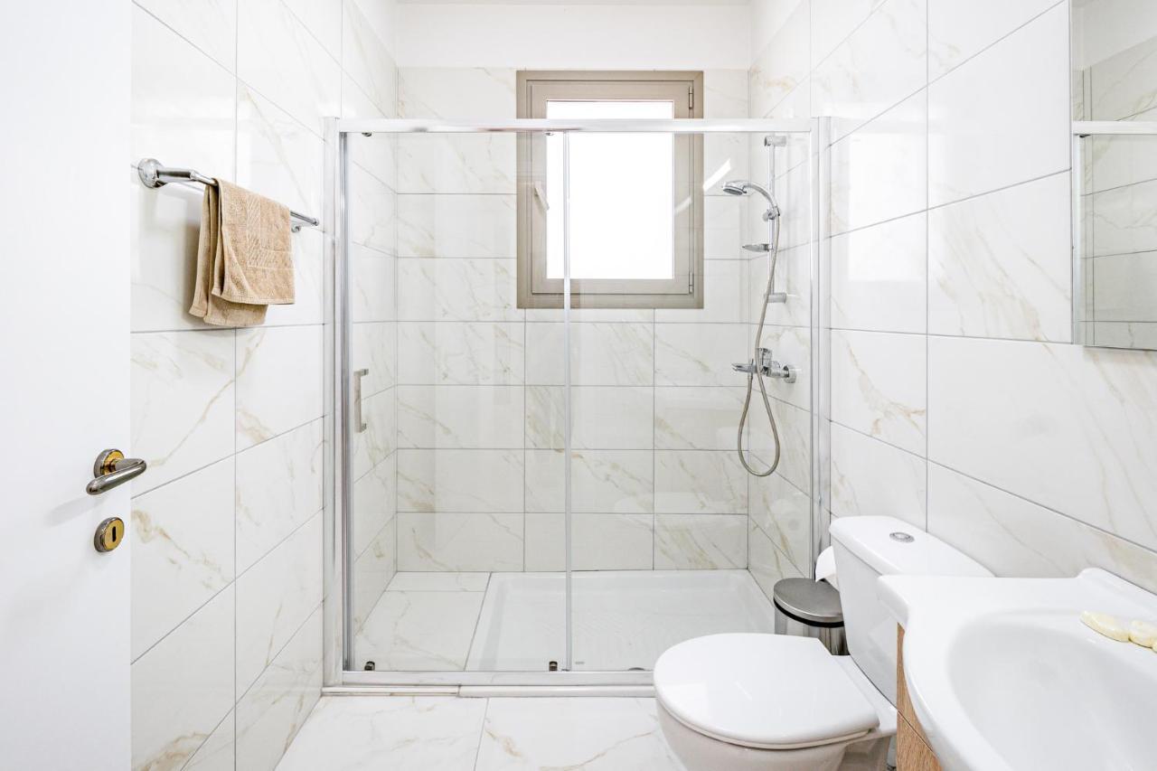 Adolina Apartments By Ezoria Villas Paphos Bagian luar foto