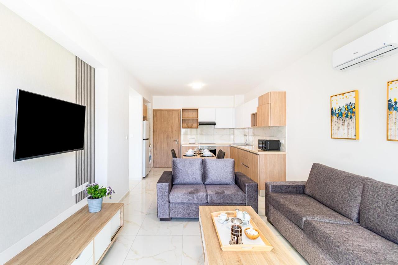 Adolina Apartments By Ezoria Villas Paphos Bagian luar foto