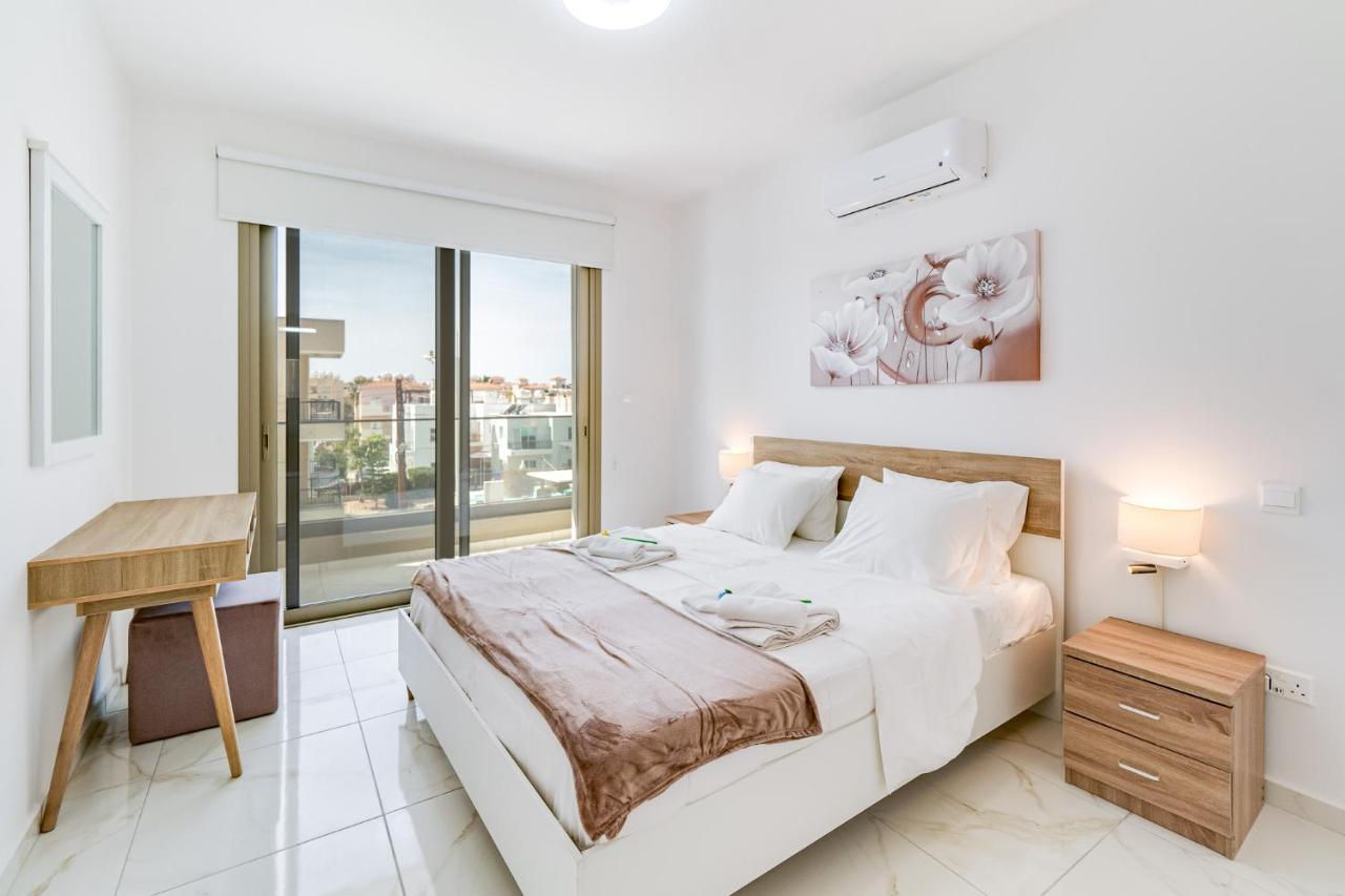 Adolina Apartments By Ezoria Villas Paphos Bagian luar foto