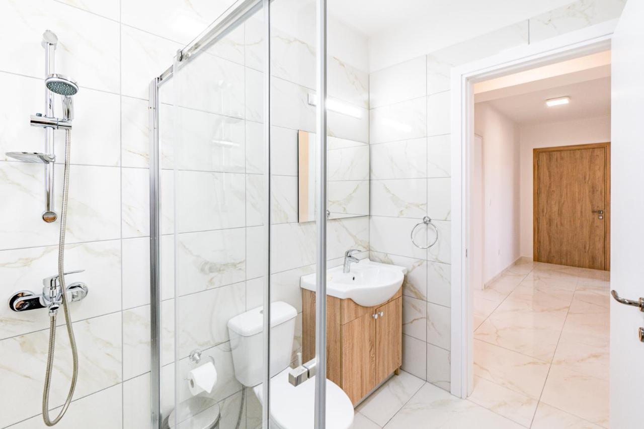 Adolina Apartments By Ezoria Villas Paphos Bagian luar foto