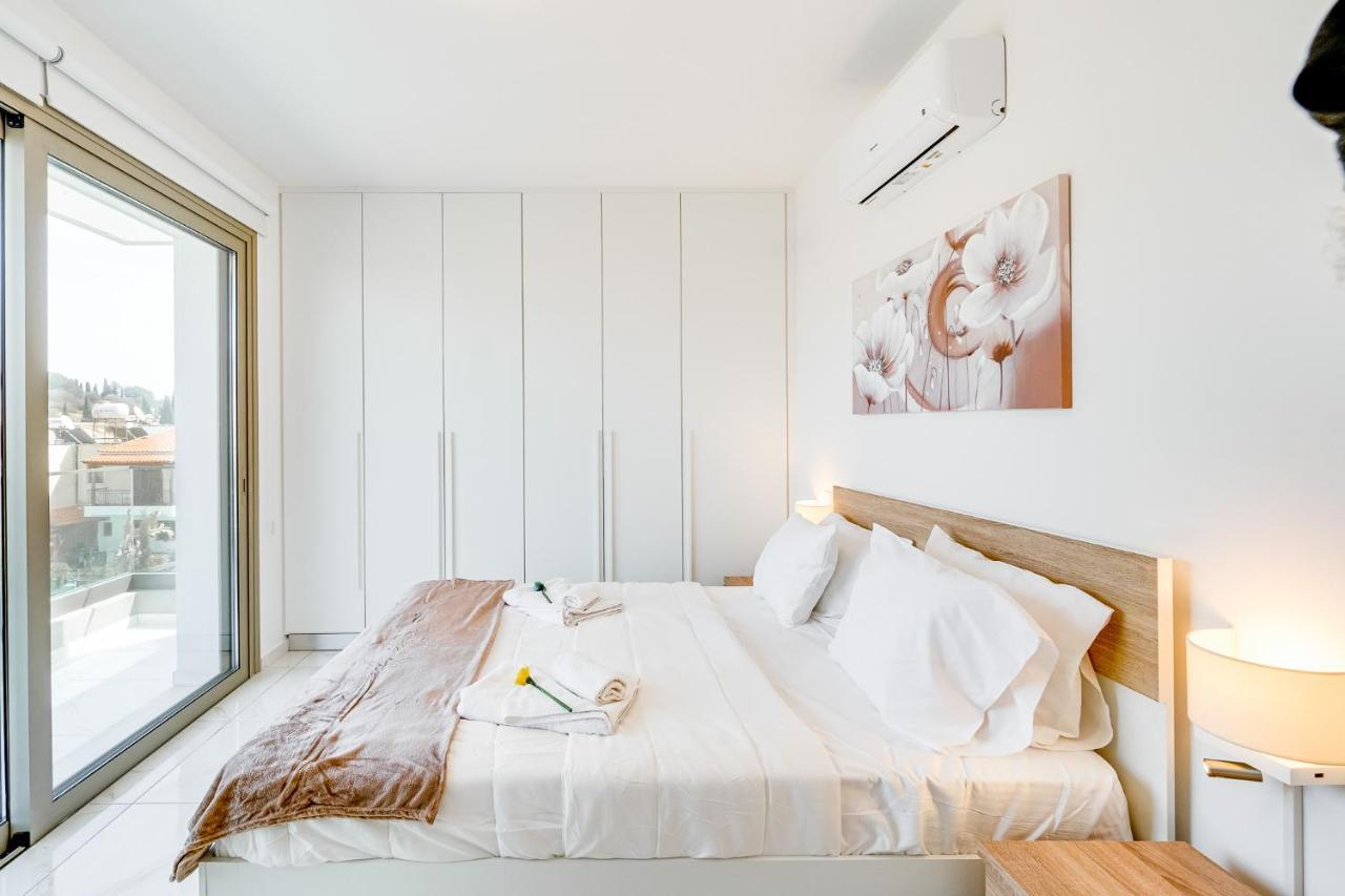 Adolina Apartments By Ezoria Villas Paphos Bagian luar foto