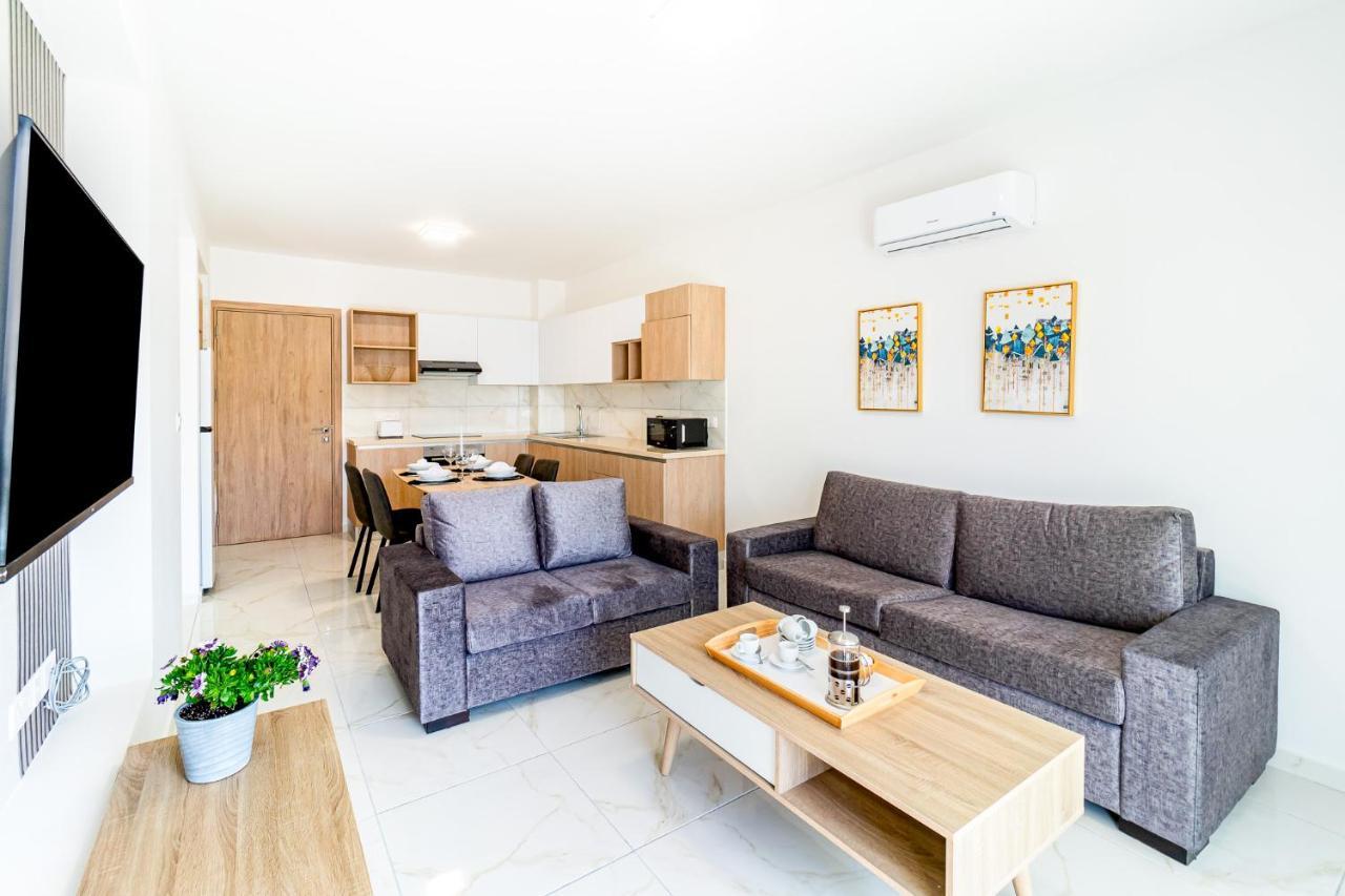 Adolina Apartments By Ezoria Villas Paphos Bagian luar foto