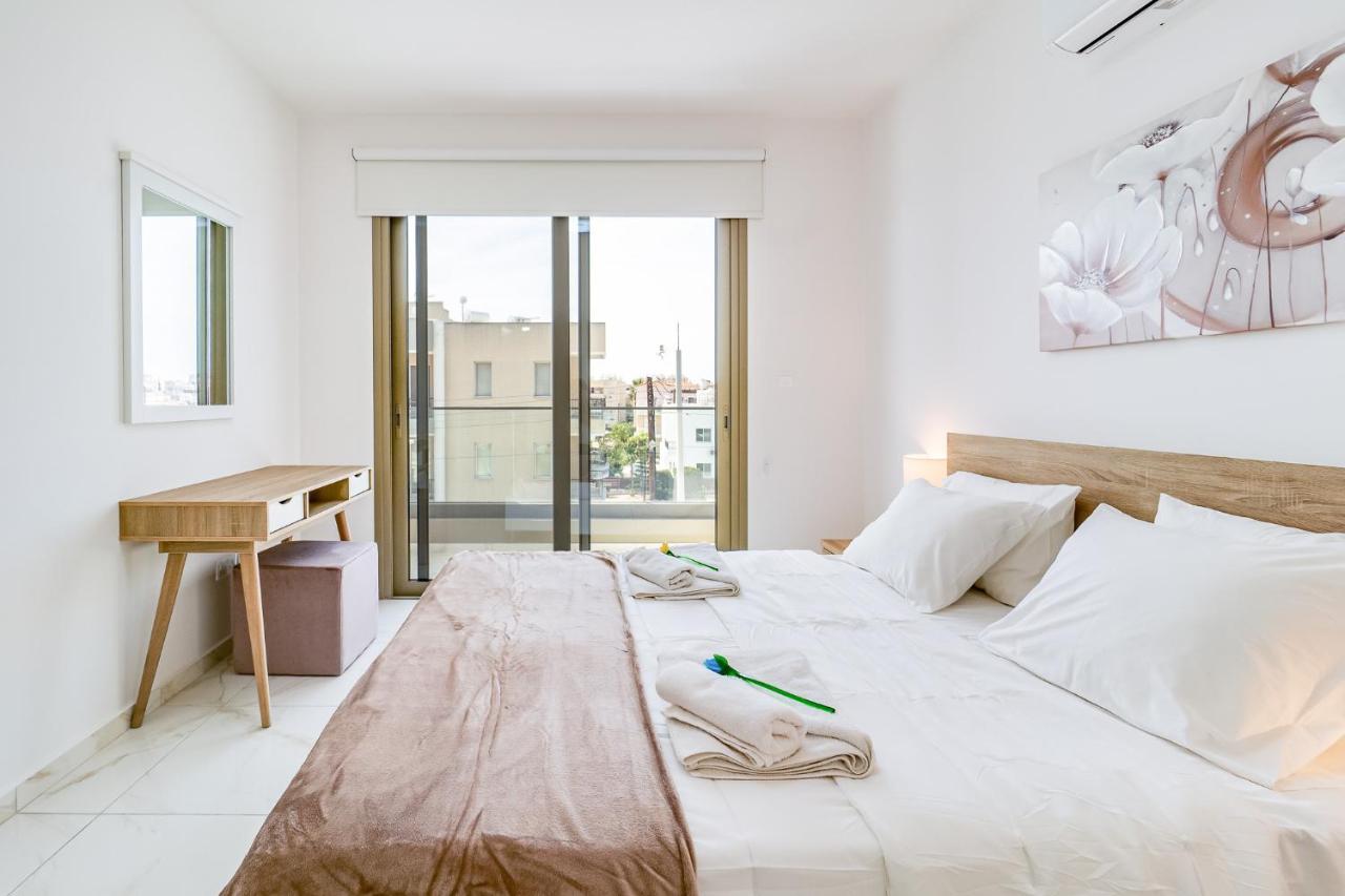 Adolina Apartments By Ezoria Villas Paphos Bagian luar foto
