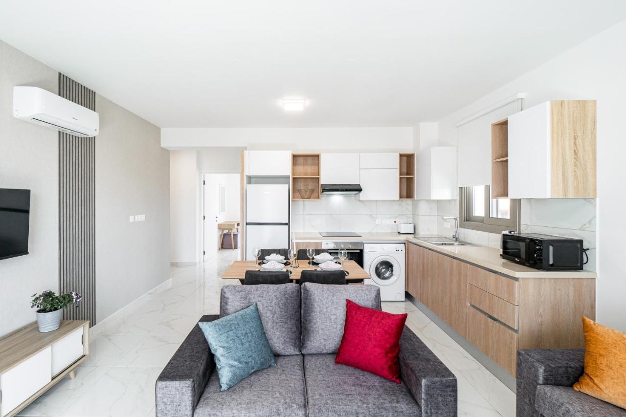 Adolina Apartments By Ezoria Villas Paphos Bagian luar foto