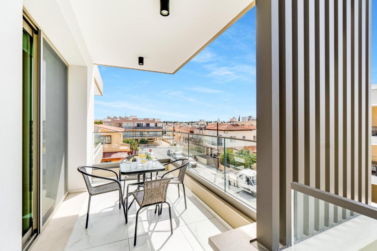 Adolina Apartments By Ezoria Villas Paphos Bagian luar foto