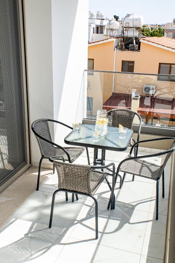 Adolina Apartments By Ezoria Villas Paphos Bagian luar foto