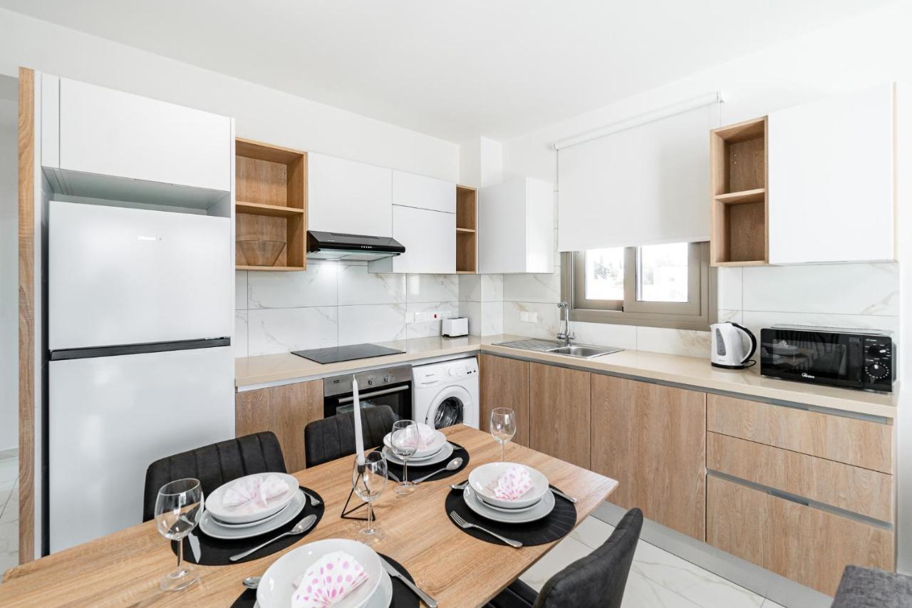 Adolina Apartments By Ezoria Villas Paphos Bagian luar foto
